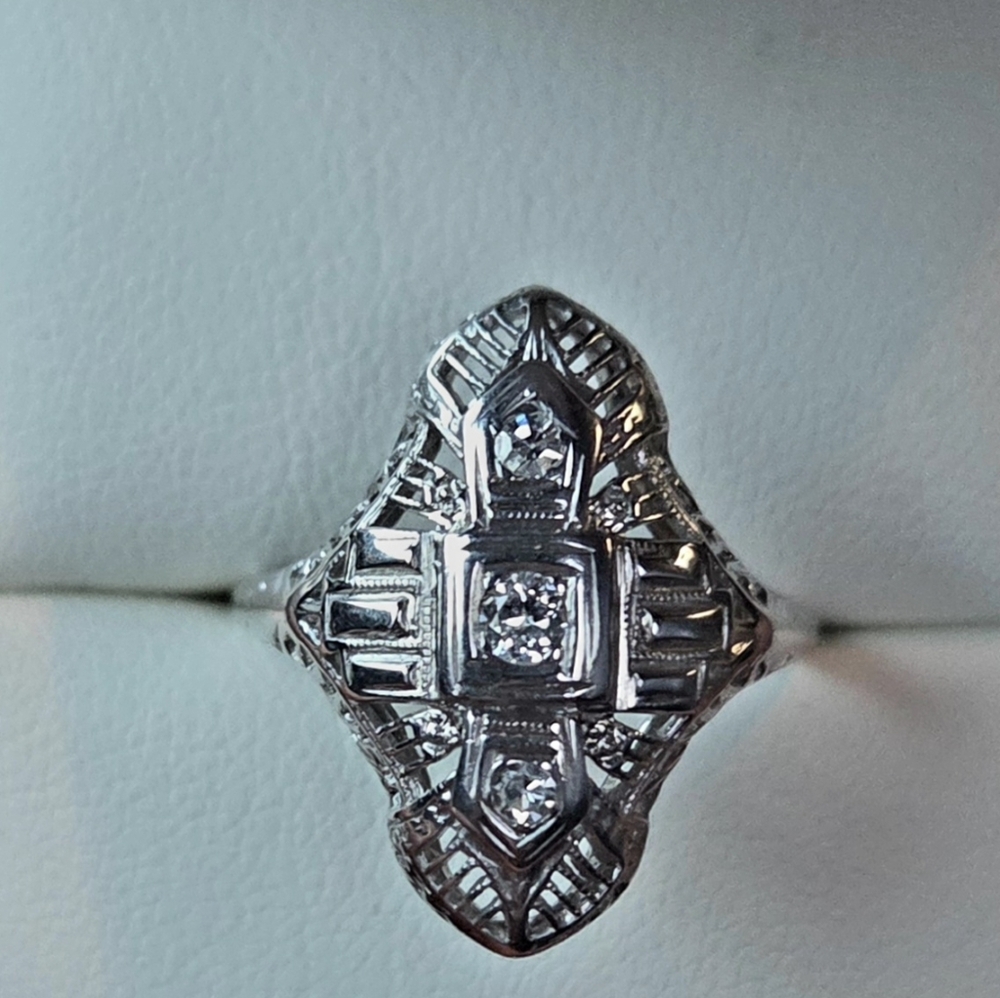 Vintage White Gold Diamond Filigree Ring - 18K Size 9